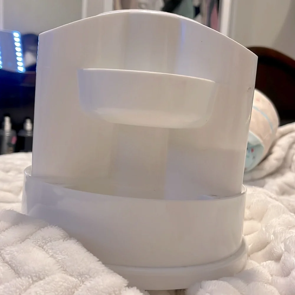 White Spinning organizer